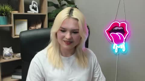 Snapshot of lilysweetxo chatting on 03.05.26 Lily online show from 03.05.26