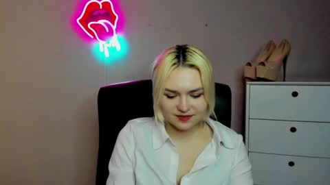 Snapshot of lilysweetxo chatting on 03.16.26 Lily online show from 03.16.26