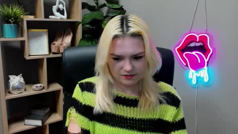 Snapshot of lilysweetxo chatting on 03.17.26 Lily online show from 03.17.26