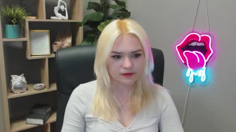 Snapshot of lilysweetxo chatting on 03.19.26 Lily online show from 03.19.26