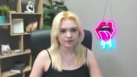 Snapshot of lilysweetxo chatting on 03.25.26 Lily online show from 03.25.26