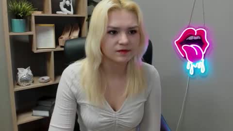 Snapshot of lilysweetxo chatting on 03.31.26 Lily online show from 03.31.26