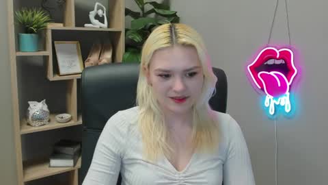 Snapshot of lilysweetxo chatting on 04.08.26 Lily online show from 04.08.26