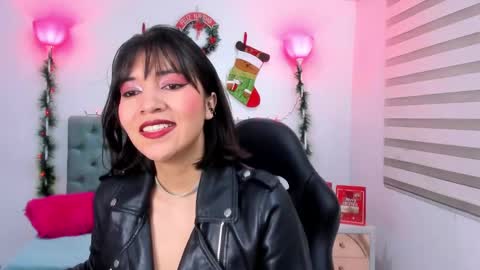 Snapshot of lina_bedoya chatting on 12.12.24 Lina Bedoya online show from 12.12.24