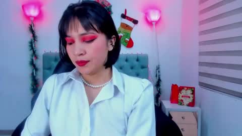 Snapshot of lina_bedoya chatting on 12.26.24 Lina Bedoya online show from 12.26.24