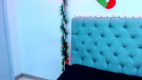Snapshot of lina_bedoya chatting on 12.28.24 Lina Bedoya online show from 12.28.24