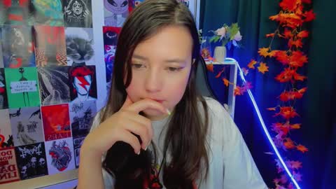 Snapshot of lina_brownie chatting on 12.19.24 Lina online show from 12.19.24