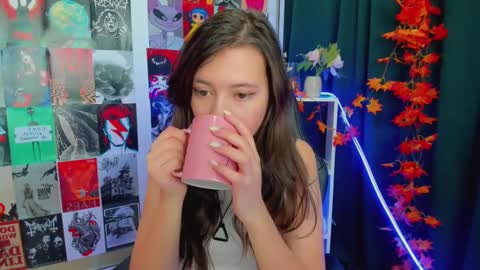 Snapshot of lina_brownie chatting on 12.19.24 Lina online show from 12.19.24