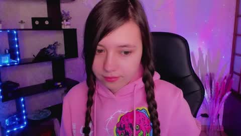 Snapshot of lina_brownie chatting on 01.06.25 Lina online show from 01.06.25