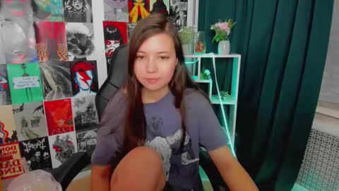 Snapshot of lina_brownie chatting on 01.11.25 Lina online show from 01.11.25