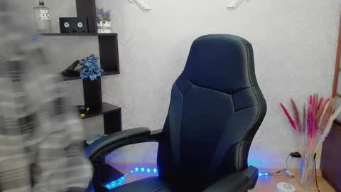 Snapshot of lina_brownie chatting on 01.25.25 Lina online show from 01.25.25