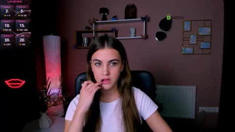 Snapshot of lina_fox12 chatting on 11.10.25 lina_fox12 online show from 11.10.25