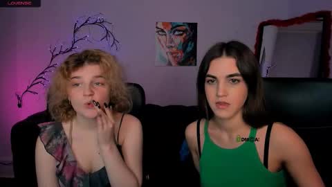 Snapshot of lina_fox12 chatting on 12.15.25 lina_fox12 online show from 12.15.25