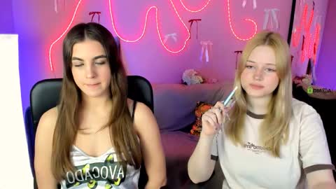 Snapshot of lina_fox12 chatting on 03.25.26 lina_fox12 online show from 03.25.26