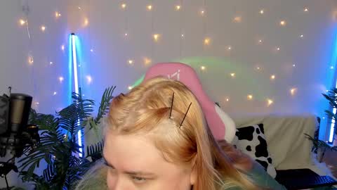 Snapshot of lina_linx chatting on 01.17.25 lina_linx online show from 01.17.25