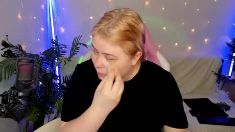 Snapshot of lina_linx chatting on 01.19.25 lina_linx online show from 01.19.25