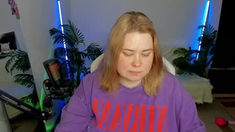 Snapshot of lina_linx chatting on 02.19.25 lina_linx online show from 02.19.25