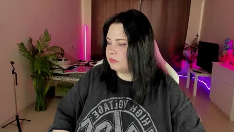 Snapshot of lina_linx chatting on 09.15.25 lina_linx online show from 09.15.25