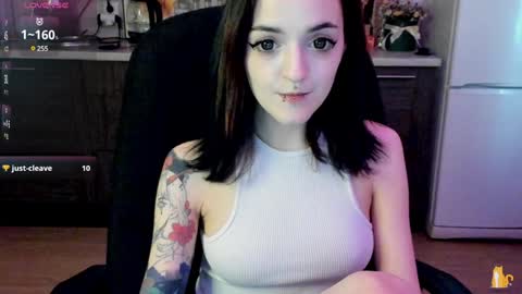 Snapshot of lina_tyaan chatting on 12.13.24 Lina 3 1715622743 online show from 12.13.24