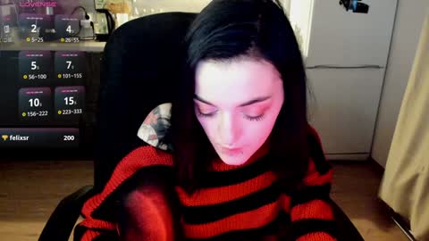 Snapshot of lina_tyaan chatting on 12.27.24 Lina 3 1715622743 online show from 12.27.24