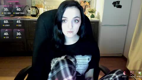 Snapshot of lina_tyaan chatting on 12.28.24 Lina 3 1715622743 online show from 12.28.24