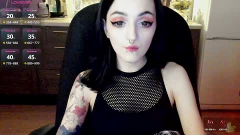 Snapshot of lina_tyaan chatting on 12.30.24 Lina 3 1715622743 online show from 12.30.24