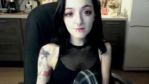 Snapshot of lina_tyaan chatting on 12.31.24 Lina 3 1715622743 online show from 12.31.24