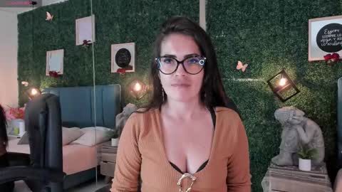 Lina  online show from 10.31.25