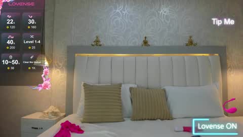 Snapshot of linalanm chatting on 10.16.25 L I N A online show from 10.16.25