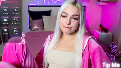 Snapshot of linalirian chatting on 10.11.25 I am Lina online show from 10.11.25