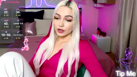 Snapshot of linalirian chatting on 10.17.25 I am Lina online show from 10.17.25