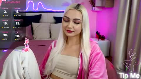 Snapshot of linalirian chatting on 10.18.25 I am Lina online show from 10.18.25