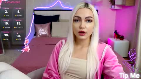 Snapshot of linalirian chatting on 10.19.25 I am Lina online show from 10.19.25