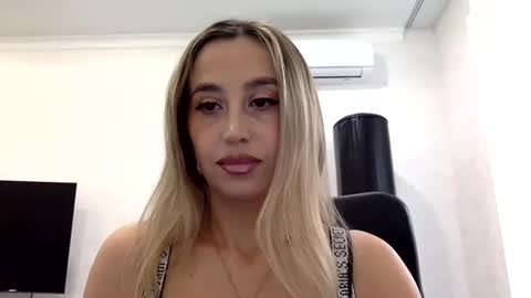 linavora online show from 11.24.25