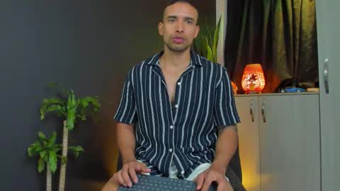 Snapshot of lincom_amith1 chatting on 10.22.25 Lincom Amith online show from 10.22.25