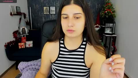 Snapshot of linda_ex chatting on 12.17.24 Linda online show from 12.17.24