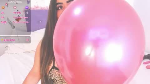 Snapshot of linda_jay_ chatting on 10.10.25 Linda online show from 10.10.25