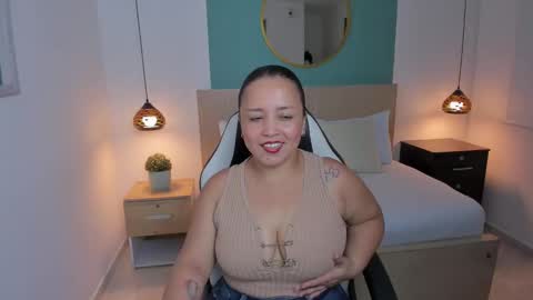 Snapshot of linda_rios_ chatting on 01.02.25 L I N D A online show from 01.02.25