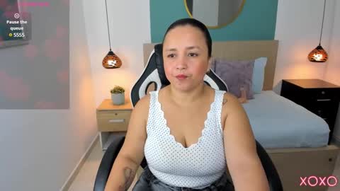 Snapshot of linda_rios_ chatting on 02.17.25 L I N D A online show from 02.17.25