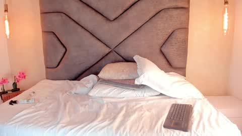 Snapshot of linda_saenz1 chatting on 01.27.25 Linda Saenz online show from 01.27.25
