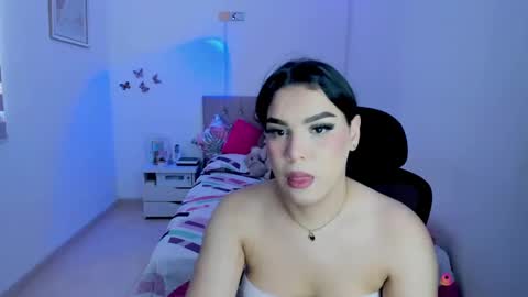 Snapshot of linda_zaam8386 chatting on 10.28.25 online show from 10.28.25