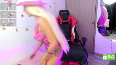 Snapshot of lindasilverstone chatting on 10.27.25 Linda Silverstone online show from 10.27.25