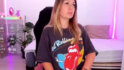 Snapshot of lindawhite_ chatting on 09.21.25 Linda  --  online show from 09.21.25