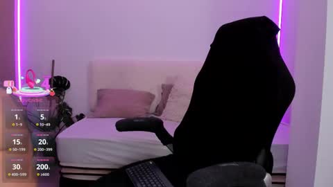 Snapshot of lindawhite_ chatting on 10.21.25 Linda  --  online show from 10.21.25