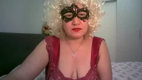 Snapshot of lindaxsmile chatting on 02.16.25 LindaXSmile online show from 02.16.25