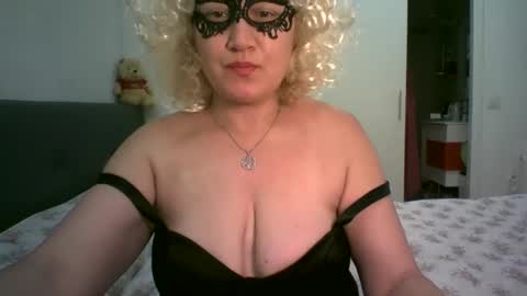 Snapshot of lindaxsmile chatting on 02.24.25 LindaXSmile online show from 02.24.25