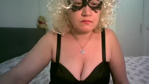 Snapshot of lindaxsmile chatting on 02.24.25 LindaXSmile online show from 02.24.25