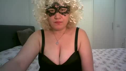 Snapshot of lindaxsmile chatting on 02.27.25 LindaXSmile online show from 02.27.25
