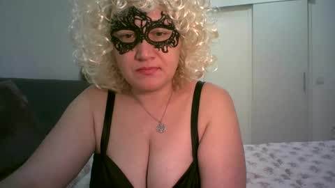Snapshot of lindaxsmile chatting on 02.28.25 LindaXSmile online show from 02.28.25