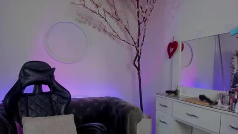 Lindsay    online show from 10.03.25